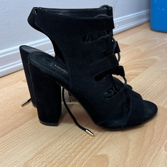 London Rebel | Open Toe Block Heel Ankle Booties - Picture 4 of 7